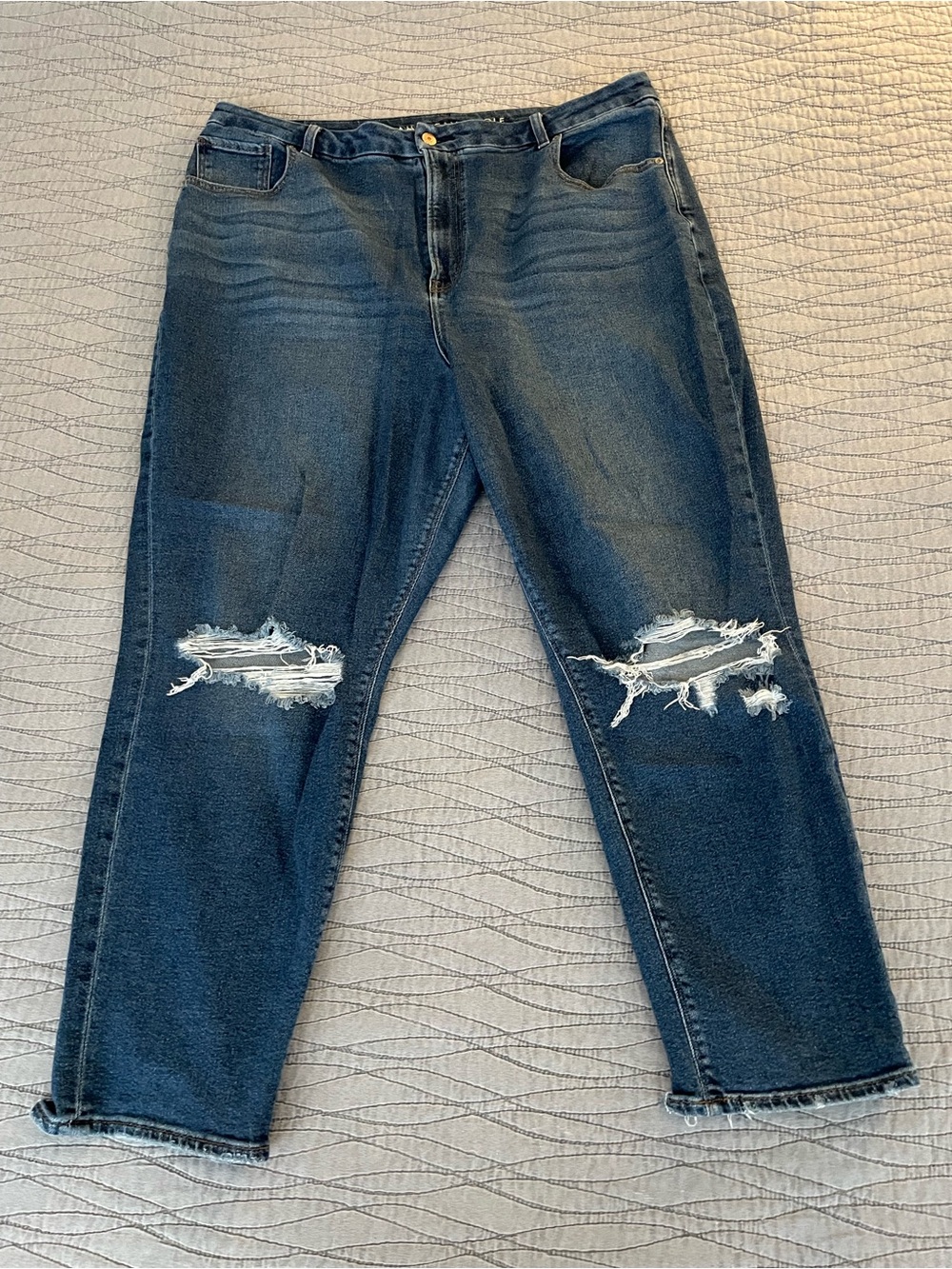 American Eagle High Rise Curvy Mom Distressed Medium Wash Jeans Size 20